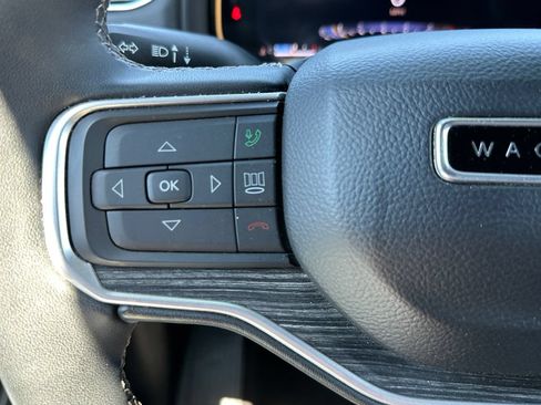 Certified 2024 Jeep Wagoneer Series II w/ Flexible Seating Group RWD image 25