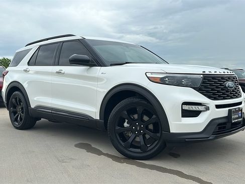 Used 2024 Ford Explorer ST-Line w/ Class IV Trailer Tow Package RWD image 7