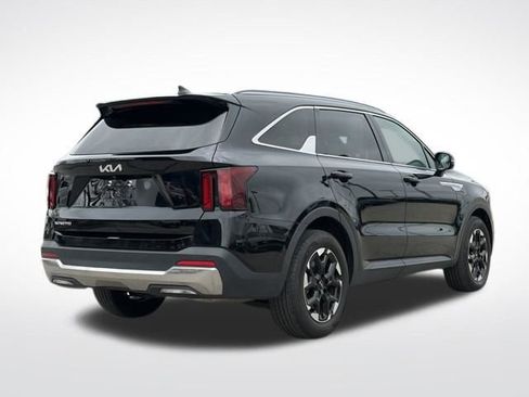 Used 2025 Kia Sorento S image 15