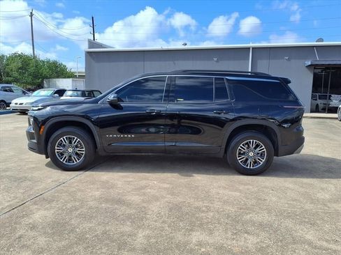 Used 2025 Chevrolet Traverse LT FWD image 5