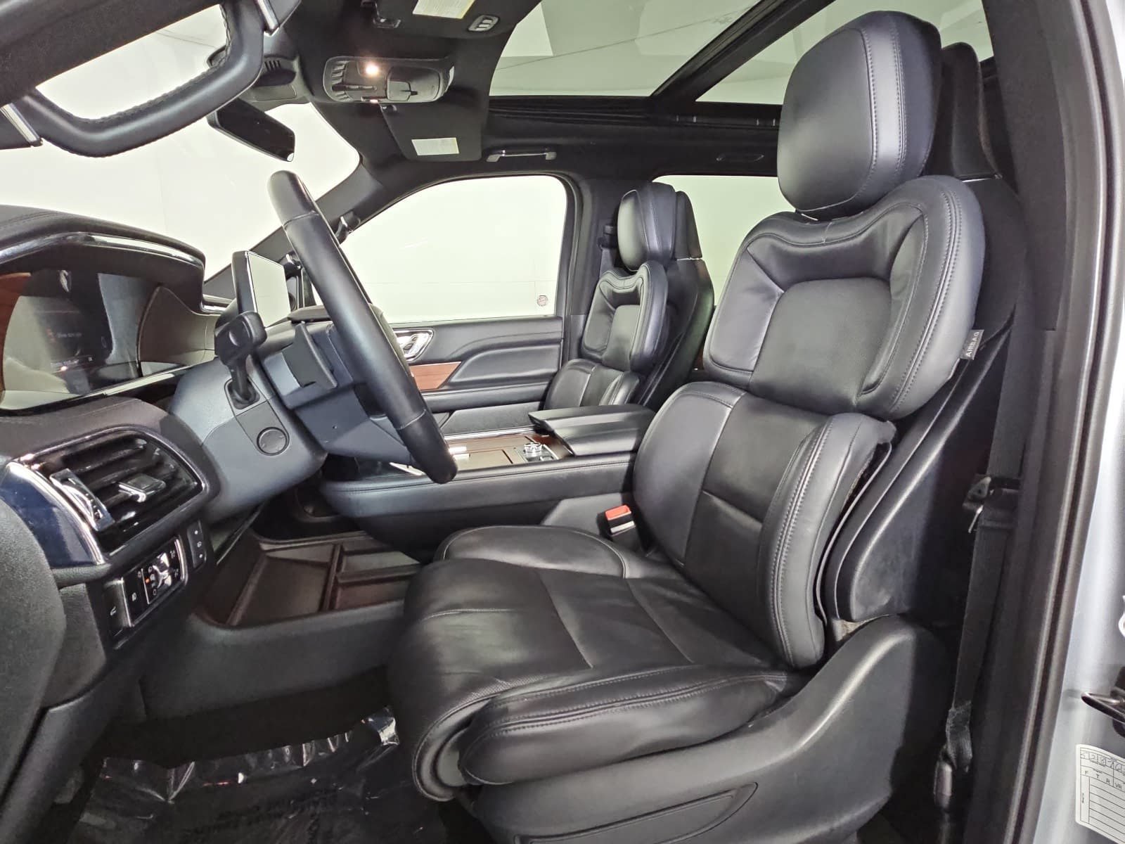 Used 2023 Lincoln Navigator Reserve AWD/4WD image 15