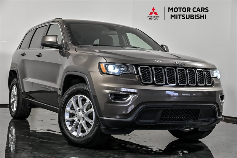 Used 2021 Jeep Grand Cherokee Laredo AWD/4WD image 1