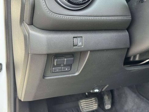 Used 2023 Chevrolet Colorado LT w/ LT Convenience Package II AWD/4WD image 11
