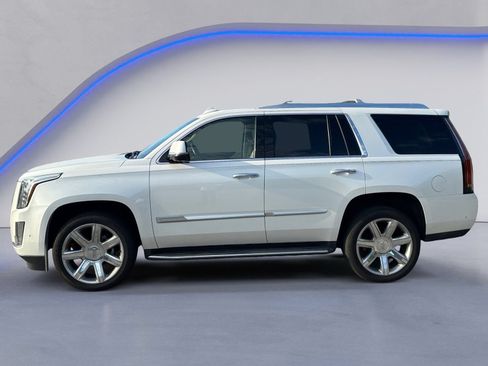 Used 2019 Cadillac Escalade Luxury AWD/4WD image 3