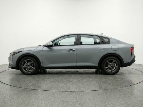 Used 2025 Kia K4 LXS image 5
