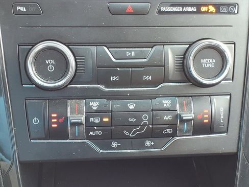 Certified 2019 Ford Explorer XLT w/ Equipment Group 202A image 19