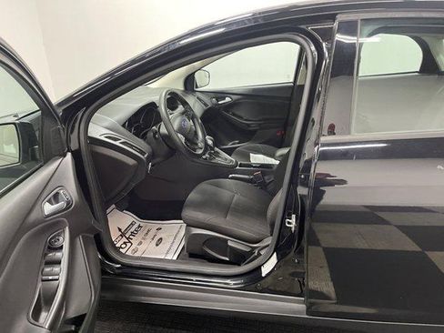 Used 2018 Ford Focus SE FWD image 7