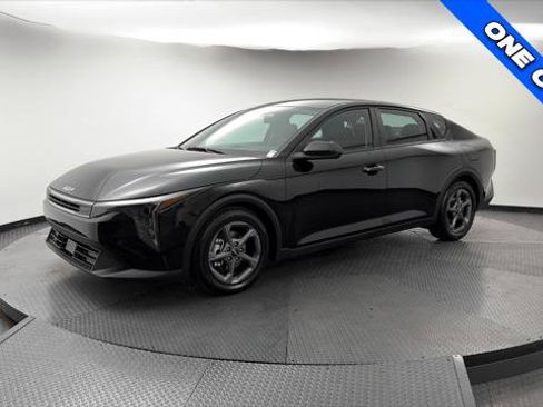 Used 2025 Kia K4 FWD image 2