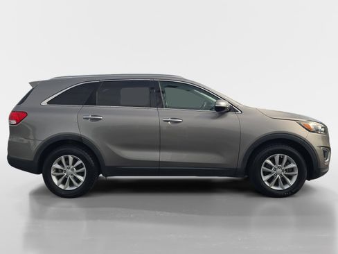 Used 2016 Kia Sorento FWD w/ LX Convenience Package image 6