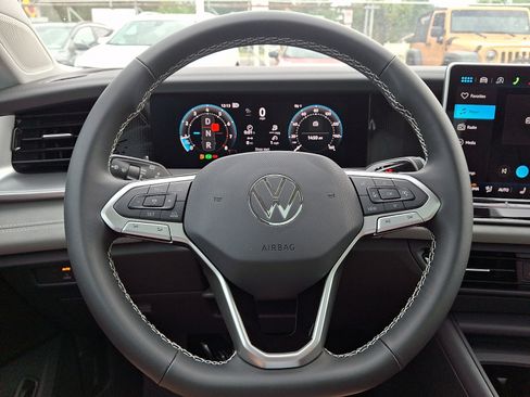 New 2026 Volkswagen Tiguan SE AWD/4WD image 14