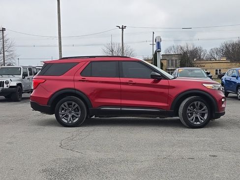 Used 2023 Ford Explorer XLT w/ Equipment Group 202A image 8