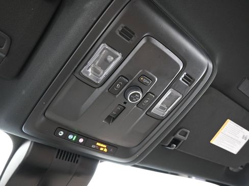 Used 2025 Chevrolet Tahoe High Country image 23