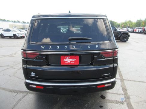 Used 2023 Jeep Wagoneer Series II w/ Premium Group I AWD/4WD image 7