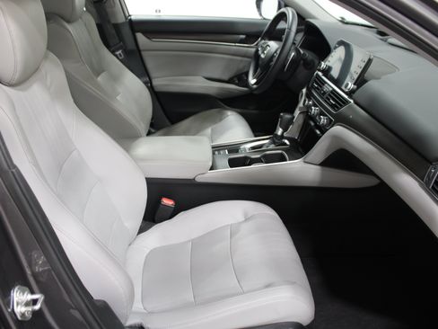 Used 2018 Honda Accord Touring image 24