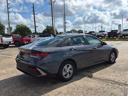 Used 2026 Hyundai Elantra SE FWD image 5
