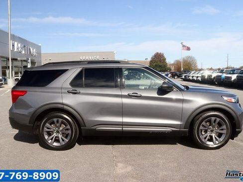 Used 2021 Ford Explorer XLT w/ Equipment Group 202A image 4