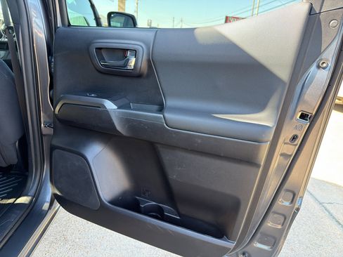 Used 2020 Toyota Tacoma TRD Sport w/ Technology Package AWD/4WD image 37