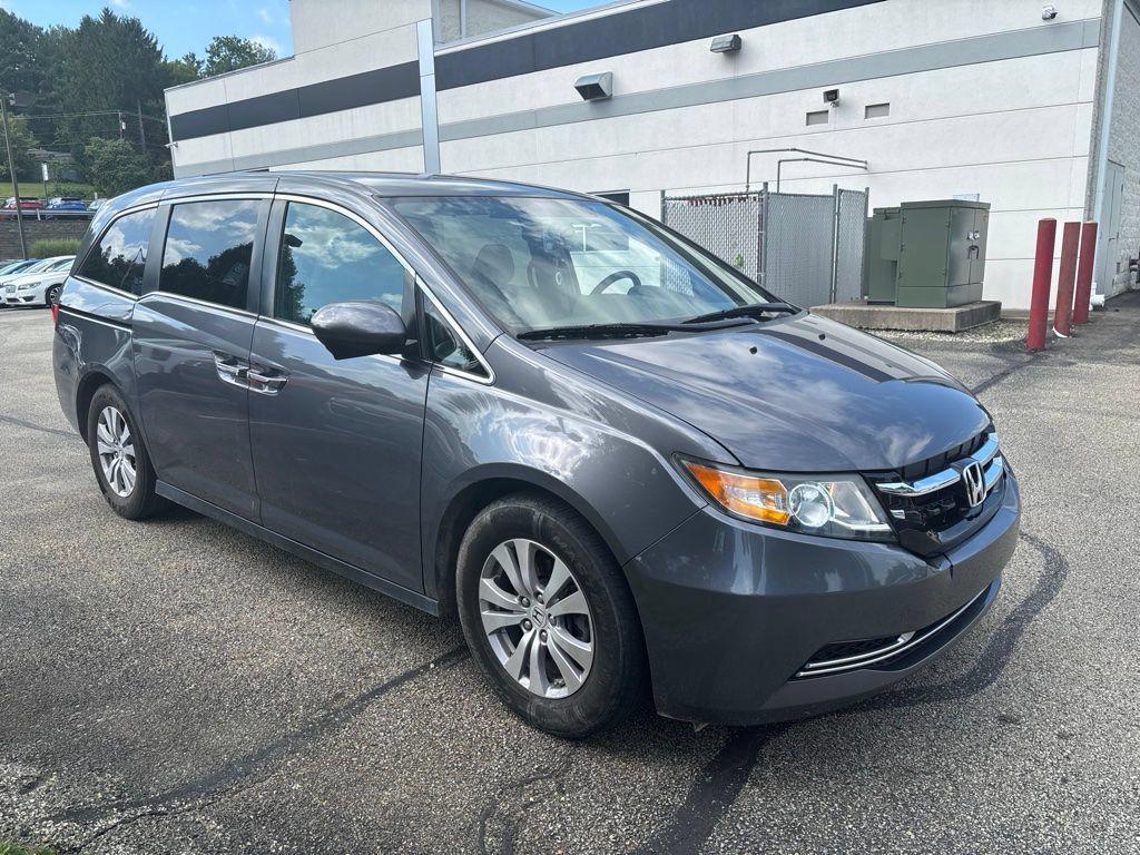 Used 2017 Honda Odyssey SE image 1