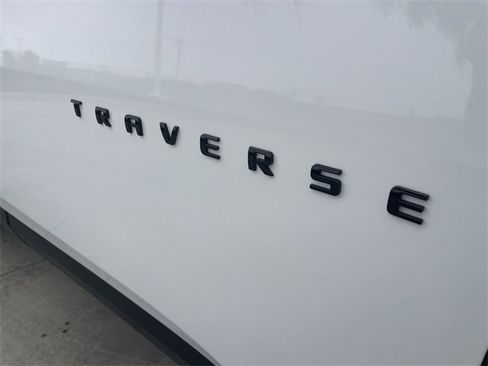 Used 2023 Chevrolet Traverse RS image 33