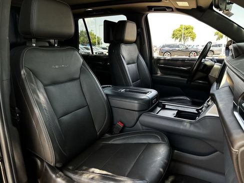 Used 2021 GMC Yukon Denali w/ Denali Ultimate Package AWD/4WD image 30