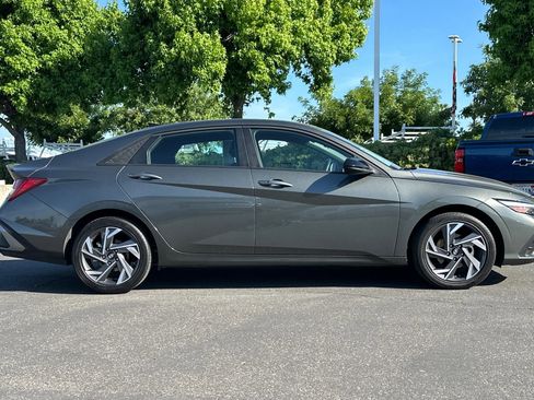 Used 2025 Hyundai Elantra SEL w/ Cargo Package FWD image 3