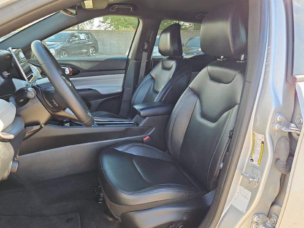 Used 2025 Jeep Compass Limited AWD/4WD image 25