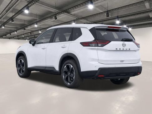 Used 2025 Nissan Rogue SV FWD image 3
