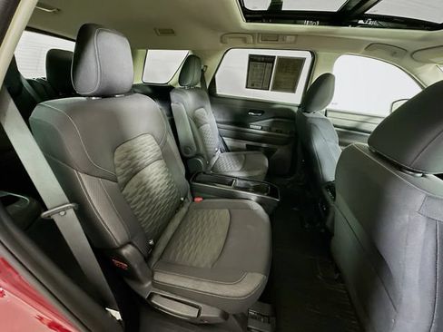 Used 2022 Nissan Pathfinder SV w/ SV Premium Package AWD/4WD image 35