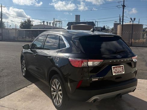 Used 2022 Ford Escape Titanium w/ Class II Trailer Tow Package image 4