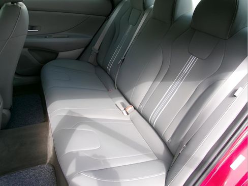 Used 2024 Hyundai Elantra SEL image 9