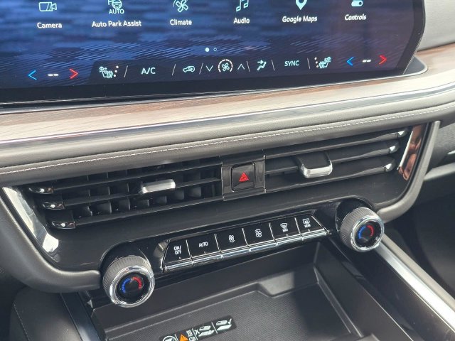 Used 2025 Chevrolet Suburban Z71 AWD/4WD image 30