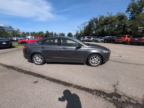 Used 2016 Ford Fusion SE FWD image 18