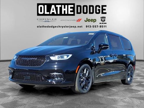 New 2026 Chrysler Pacifica Select image 1