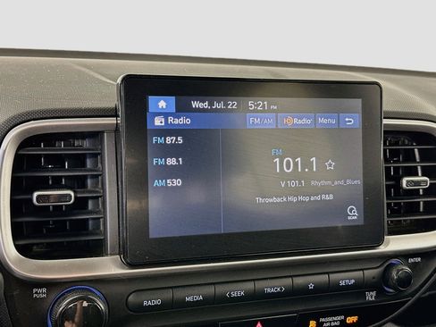 Used 2021 Hyundai Venue SE FWD image 19