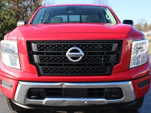 Used 2022 Nissan Titan SV w/ SV Convenience Package AWD/4WD image 2