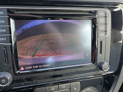 Used 2016 Volkswagen Jetta Sport image 9