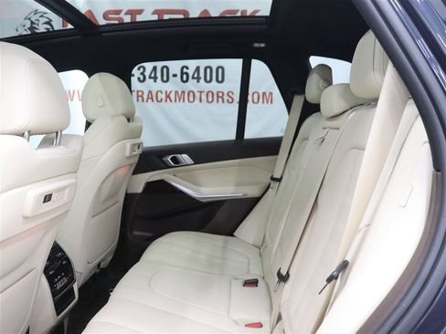 Used 2019 BMW X5 xDrive40i w/ Convenience Package AWD/4WD image 16