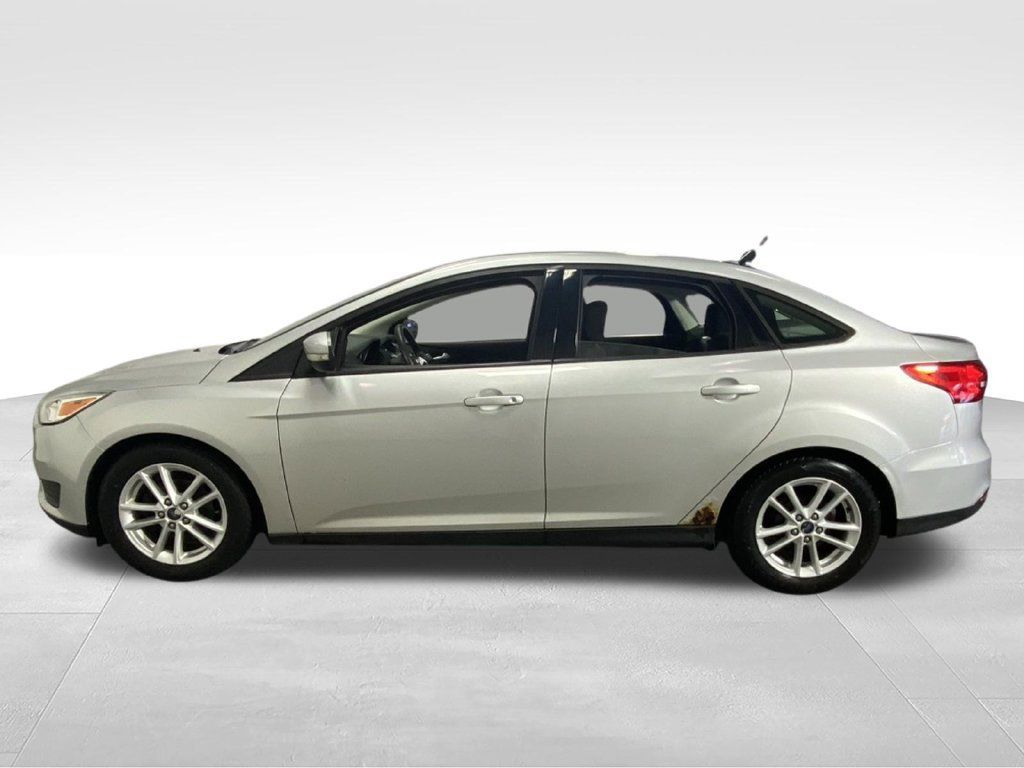 Used 2016 Ford Focus SE w/ SE Power Seat Package FWD image 6