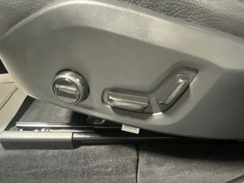 Certified 2025 Volvo XC60 B5 Plus image 12