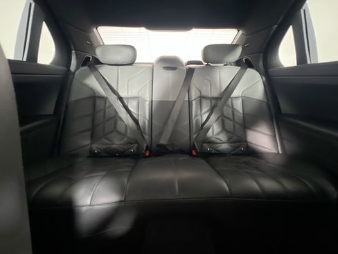 Used 2024 BMW 740i image 33