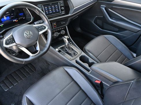 Used 2023 Volkswagen Jetta SE image 13