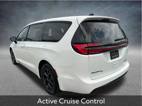 Used 2024 Chrysler Pacifica Limited FWD image 6