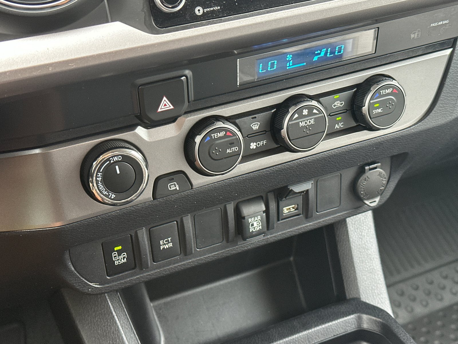 Used 2021 Toyota Tacoma SR5 w/ Technology Package AWD/4WD image 19