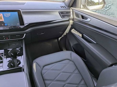 Certified 2025 Volkswagen Atlas Cross Sport SE AWD/4WD image 17