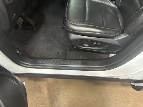 Used 2022 Ford Explorer XLT image 60