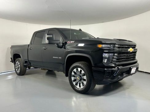 Used 2025 Chevrolet Silverado 2500 Custom w/ Custom Value Package AWD/4WD image 1