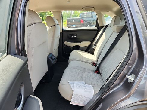 Used 2023 Honda HR-V LX image 11