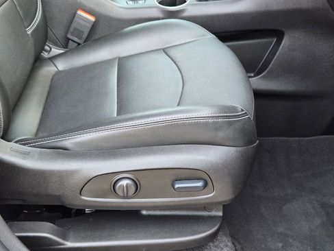 Used 2024 GMC Terrain SLT image 28