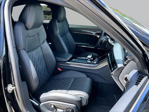 Used 2022 Audi S8 w/ S8 Executive Package AWD/4WD image 9