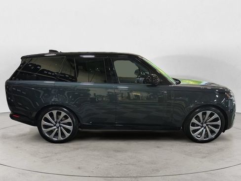 Used 2025 Land Rover Range Rover SE AWD/4WD image 6